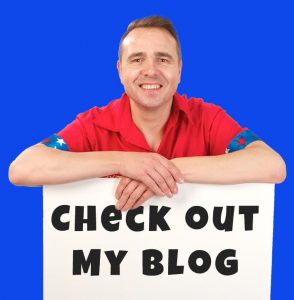 Entertainer Sill Scott show his blog sign